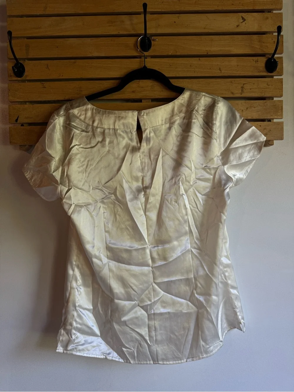 Vintage Silky Sag Harbor Satin Scoop-Neck Top in Cream - Picture 5 of 6